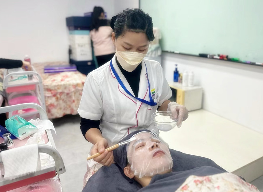 日?；A(chǔ)面部護理手法，廣西皮膚管理培訓