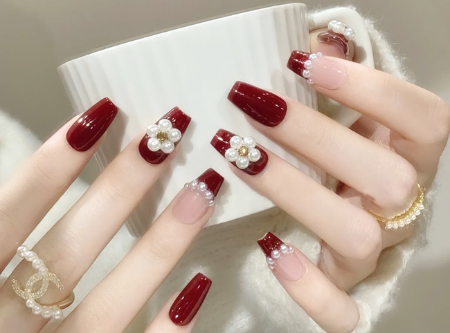 紅色新年美甲，美甲圖片2024新款式