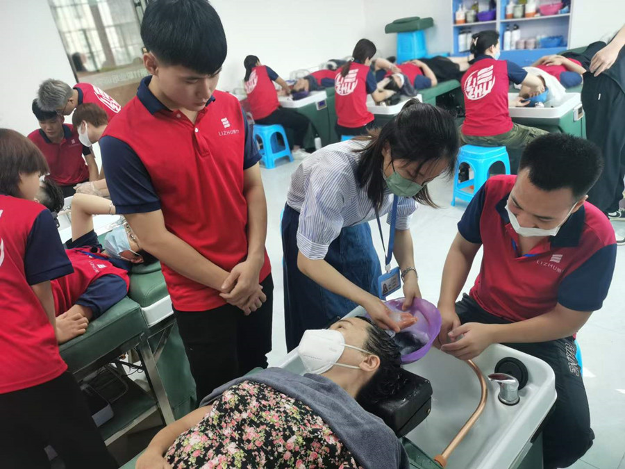 頭發(fā)為什么要進(jìn)行奶療？南寧學(xué)洗頭護(hù)發(fā)