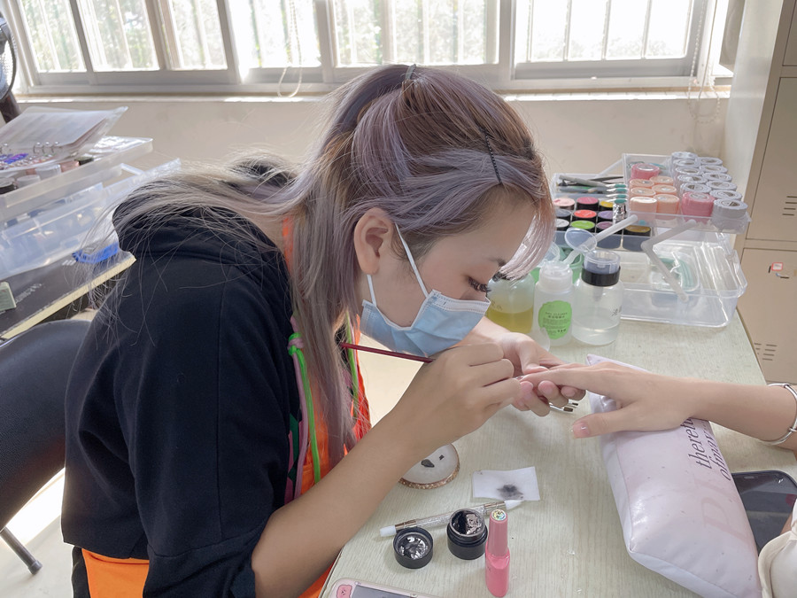 南寧美甲進修，零基礎(chǔ)美甲學習作品
