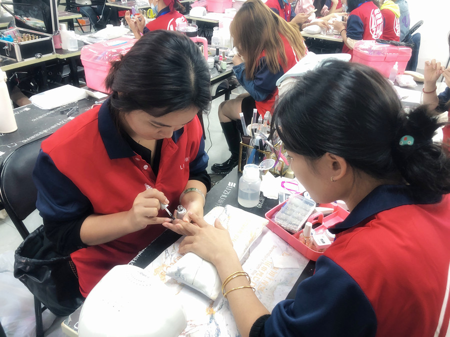 美甲延長甲的正確卸法，廣西美甲店常用方法