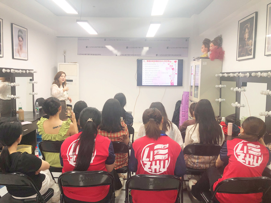 ?南寧美睫培訓(xùn)開班，3月27日如約而至