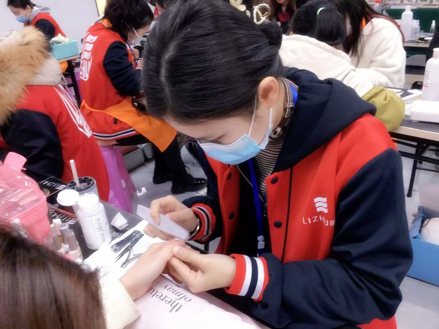 打磨甲面的作用？南寧美甲培訓(xùn)班技能分享