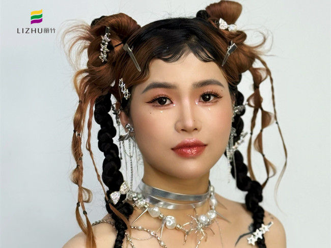 千禧甜辣妝，實(shí)力詮釋南寧彩妝學(xué)校哪家好？