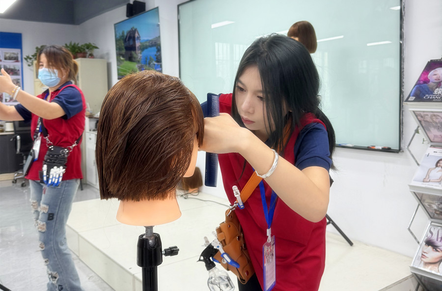 南寧美發(fā)培訓(xùn)課程：經(jīng)典廂式齊裝是什么？
