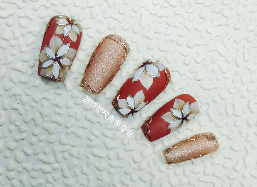 復(fù)古花卉美甲，實(shí)力展示廣西美甲學(xué)校哪家強(qiáng)？