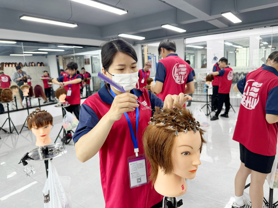什么叫鋼夾燙？南寧學燙發(fā)哪家比較好？