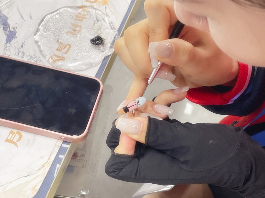 甲片的材質(zhì)和使用時間限制？南寧美甲進(jìn)修深造培訓(xùn)