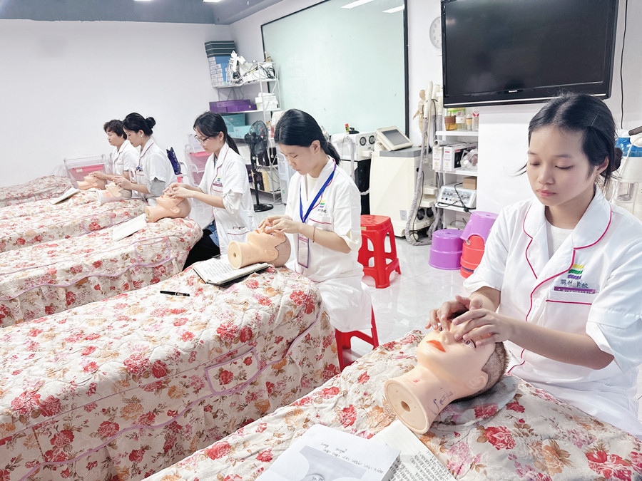 南寧培訓(xùn)美容師課程，從認(rèn)識(shí)面部開(kāi)始