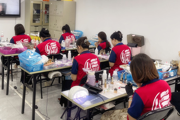 黑色系ins風(fēng)美甲，廣西美甲名?？钍浇榻B