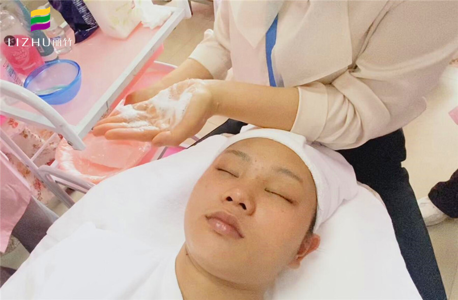 化妝前如何正確護膚？南寧化妝美容