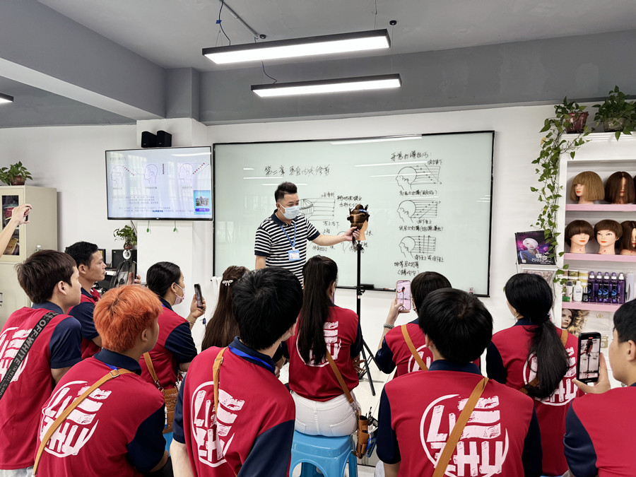 廣西南寧學(xué)美發(fā)？廣西美發(fā)學(xué)校怎么招生？