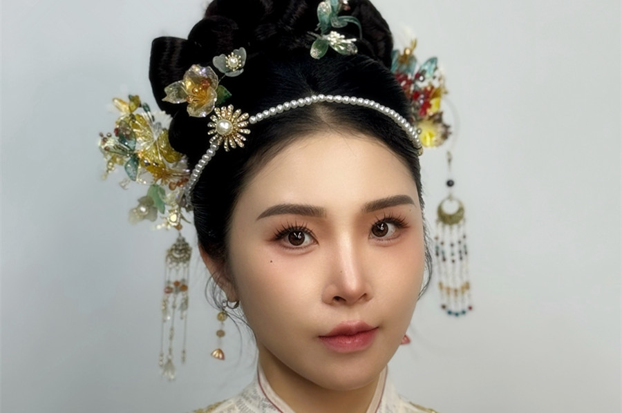 國潮新中式造型，南寧化妝新娘跟妝學(xué)校