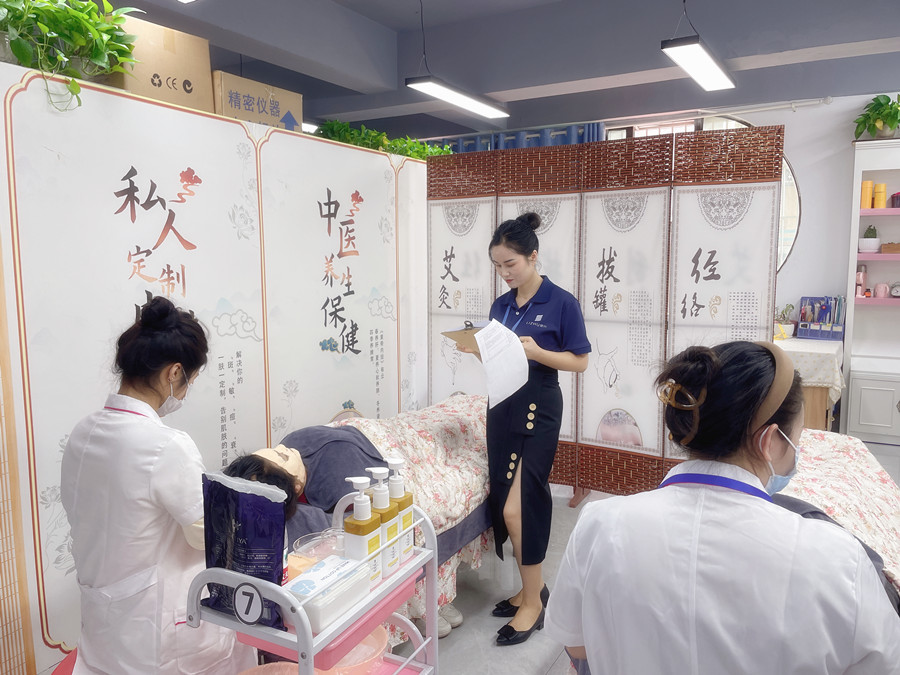 護(hù)膚品不吸收的表現(xiàn)，南寧美容護(hù)膚教學(xué)
