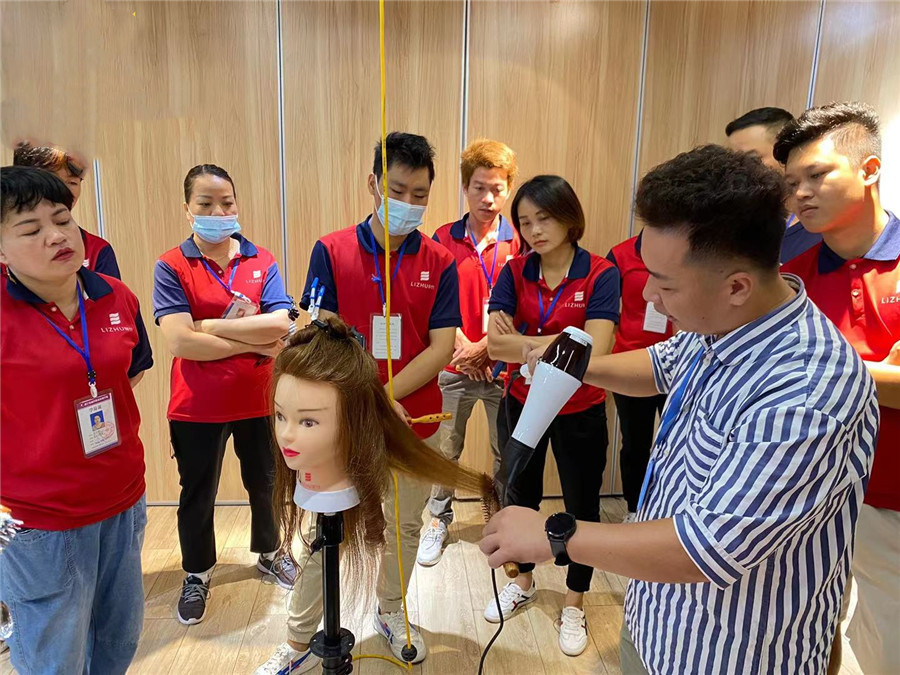 快速洗吹頭發(fā)的技巧，廣西吹風造型整理