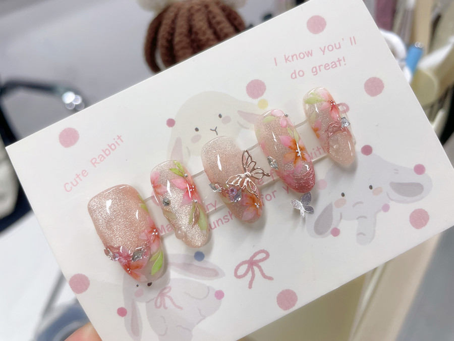春日貓眼彩繪美甲，南寧美甲店推薦網(wǎng)紅款作品