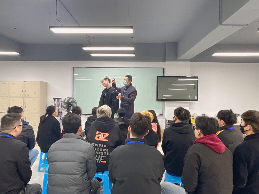 起發(fā)腳是什么？南寧學理發(fā)剪發(fā)培訓