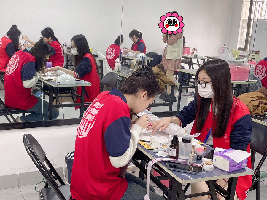 紙托光療延長(zhǎng)技巧，廣西美甲專業(yè)教學(xué)