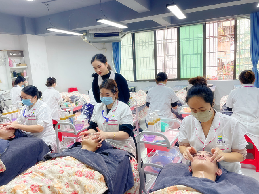 面部按摩手部操作技巧，廣西美容一對(duì)一教學(xué)