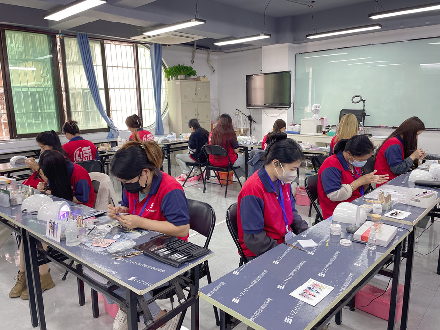  鏡面感蕾絲美甲，廣西美甲深造提升課作品