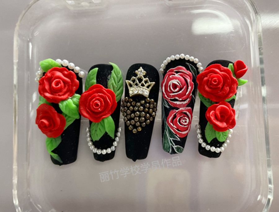 輕奢玫瑰雕花美甲，南寧美甲學校學員作品