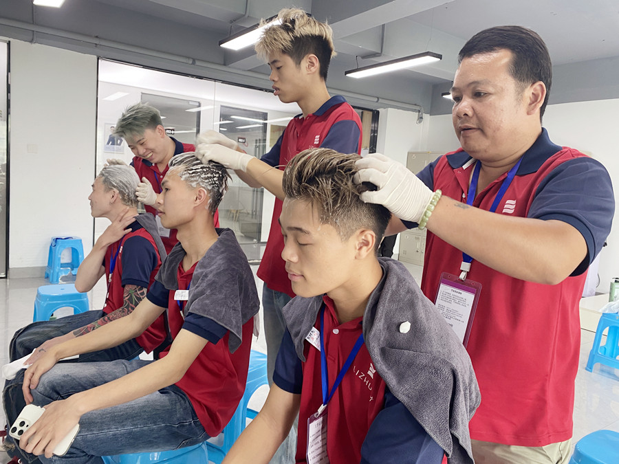 南寧洗頭培訓(xùn)：中式洗頭如何快速氣泡？