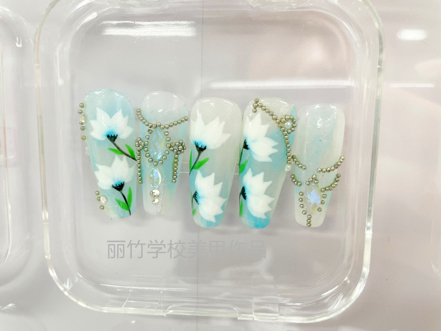 手繪花朵珠鏈美甲，南寧美甲進(jìn)修深造