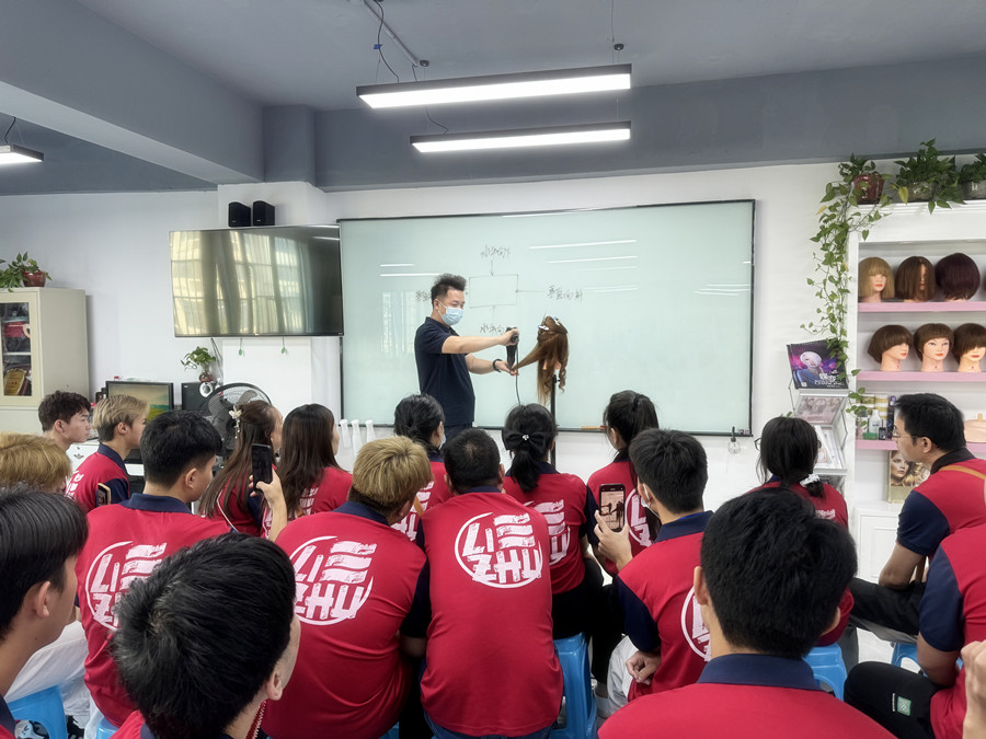 如何正確吹發(fā)護(hù)發(fā)，南寧美發(fā)養(yǎng)發(fā)技巧