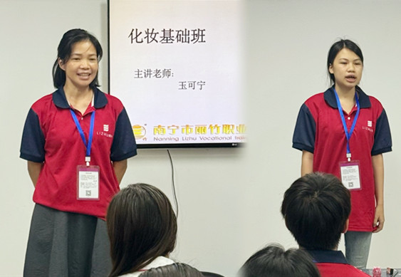 化妝新生自我介紹，廣西化妝課堂日常
