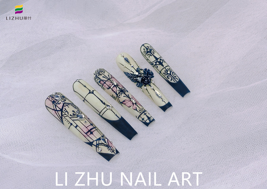 手繪花窗美甲，南寧美甲設(shè)計(jì)作品賞析