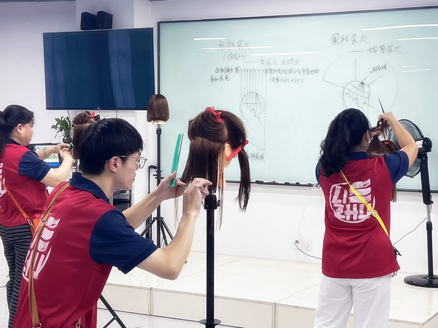圓形層次修剪是什么？廣西美發(fā)造型學(xué)校為你解答