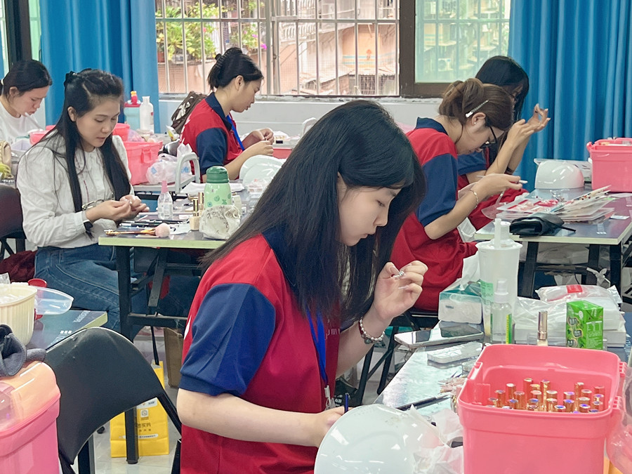 廣西美甲學(xué)習(xí)日常，到處都是歡聲笑語