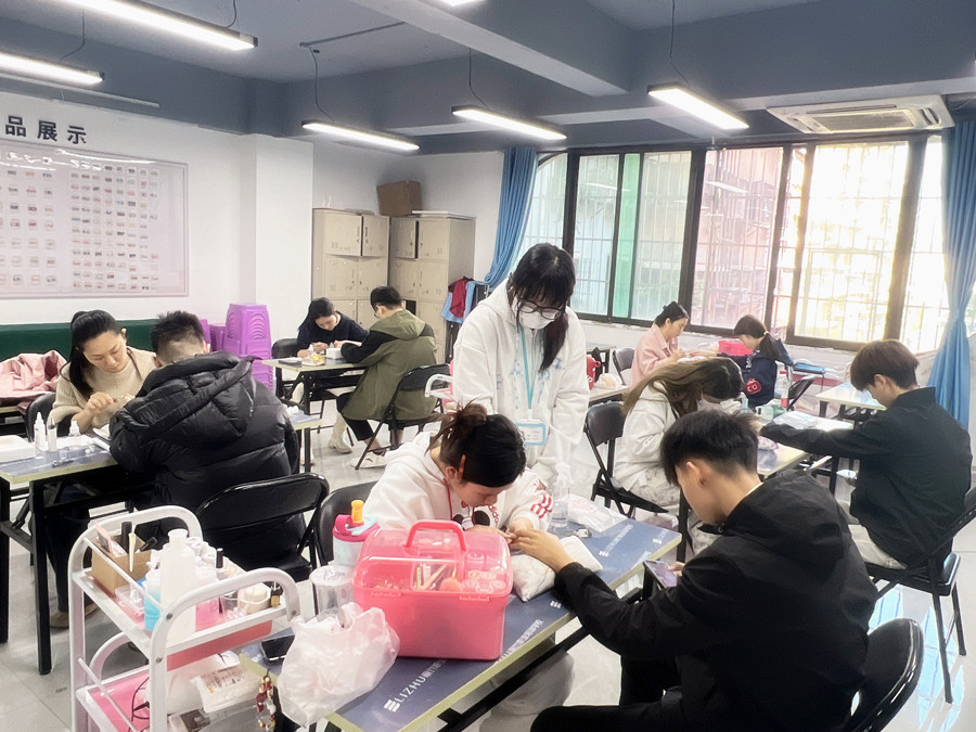 傳統(tǒng)美甲前置處理，南寧美甲專業(yè)教學(xué)講解