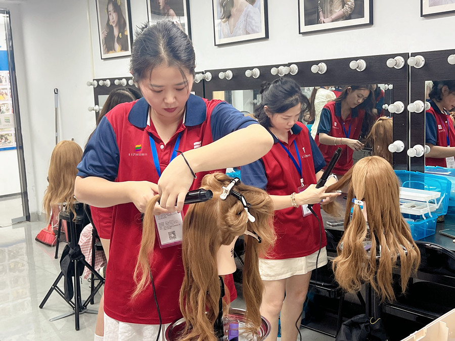 卷發(fā)護理技巧，廣西燙染技術(shù)學(xué)校課程